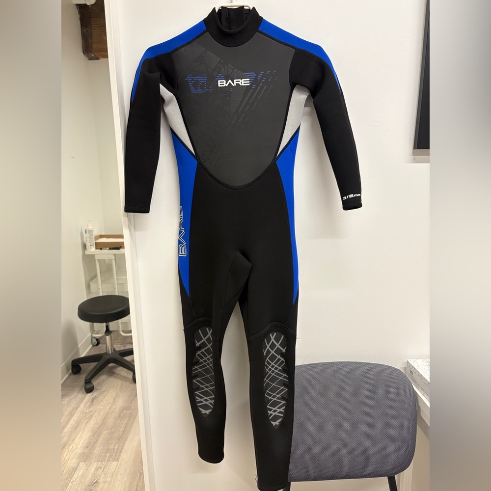 NWT-Bare 3mm wetsuit youth size 10
